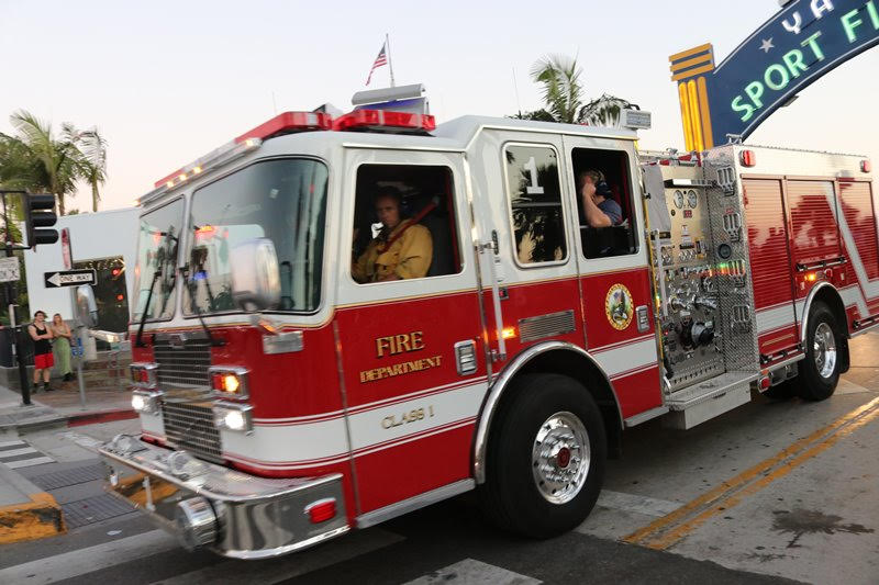 Las Vegas, NV - Commercial Fire on Decatur Blvd at Tropicana Ave Leaves Victims Hurt