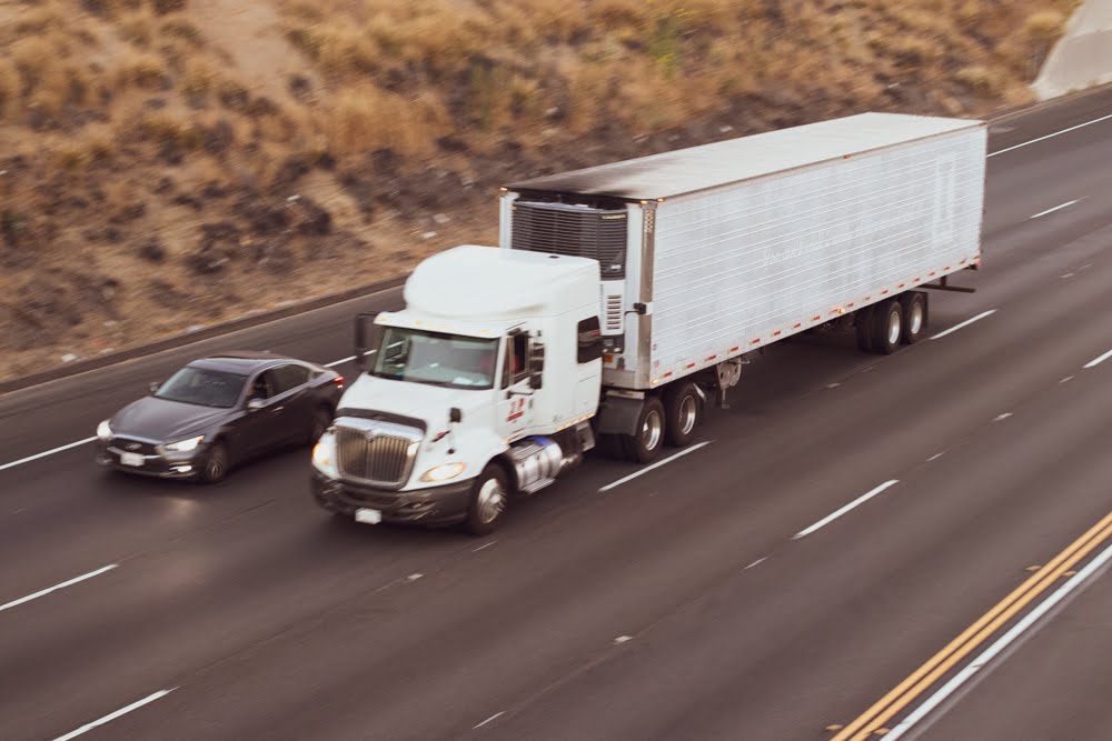 Las Vegas, NV - Tractor-Trailer Accident, Injuries on US 95 at Flamingo Rd